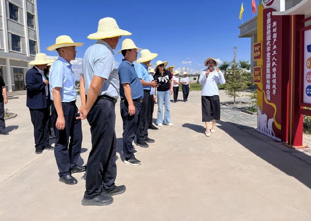 全市縣區(qū)工會(huì)觀摩組到前進(jìn)集團(tuán)觀摩學(xué)習(xí)